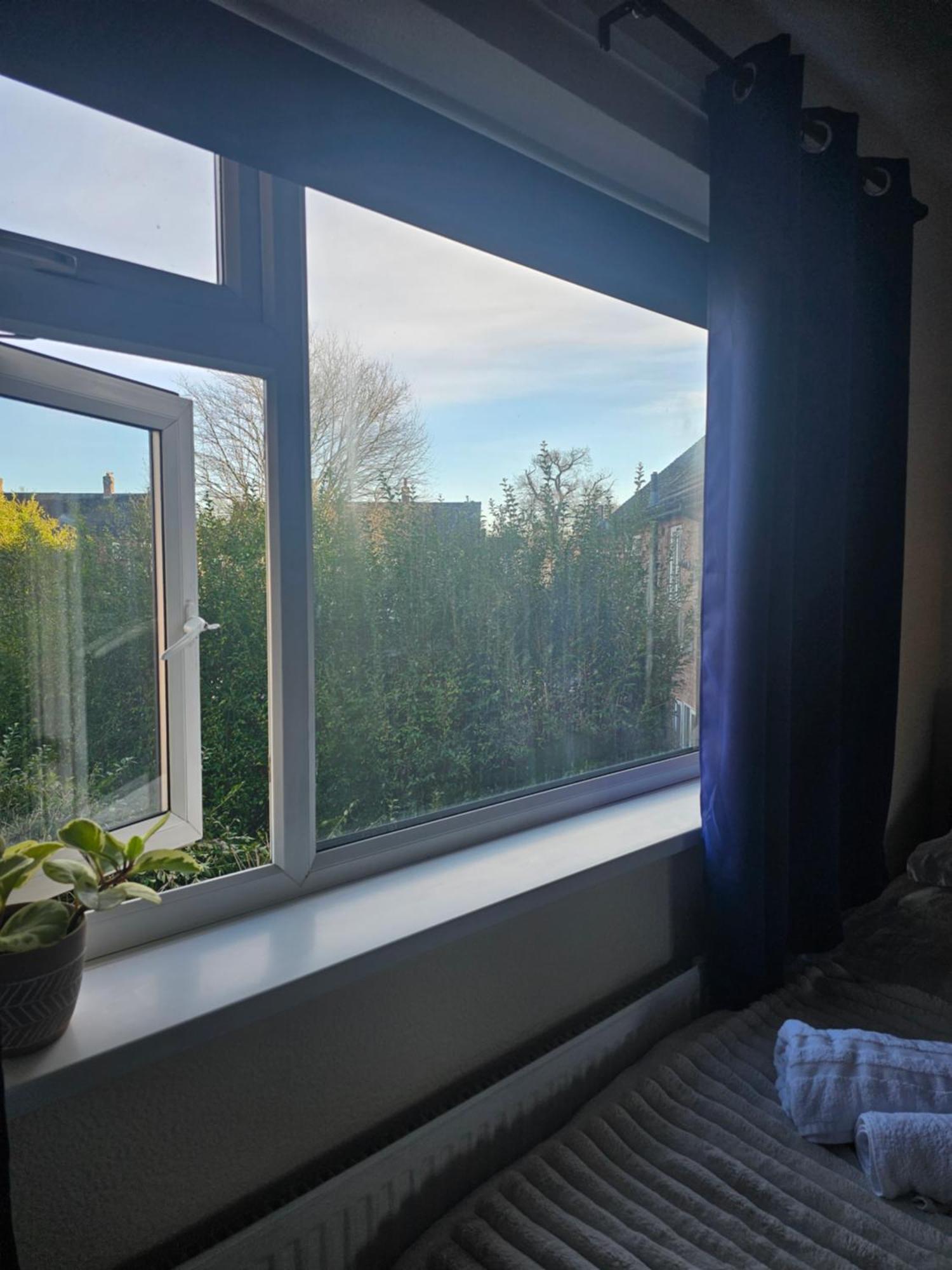 Double Bedroom Located Close To Manchester Airport 威森肖 外观 照片